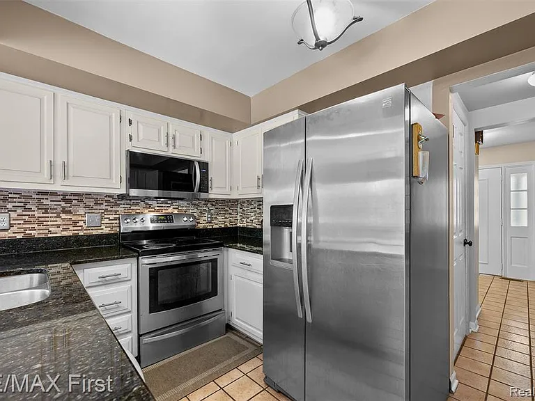 36010 Congress Rd — Photo 11