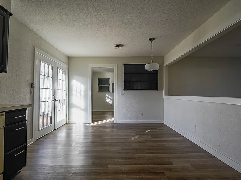 229 N Broyles St — Photo 6