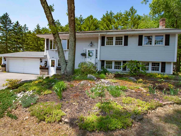 8 Hazen Road, Bedford, NH 03110
