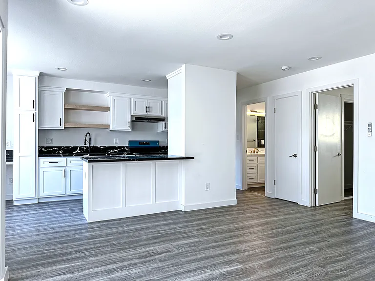 4572 W 173rd St #2 — Photo 2