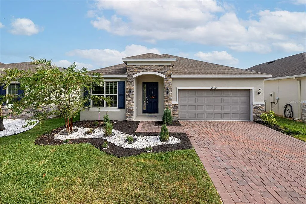 4 bed, 2.0 bath, 2110 sqft, $2,700 — Photo 2