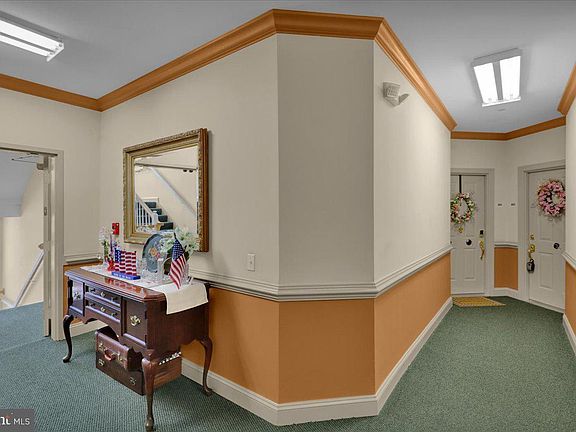 5th image of 1010 Crest Way APT 302