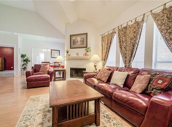 4th image of 1364 Mimosa Ln