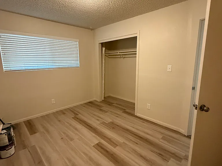 1720 W Ashlan Ave — Photo 2
