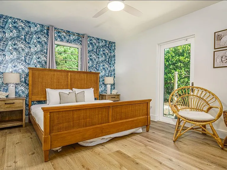 320 Polk St — Photo 12