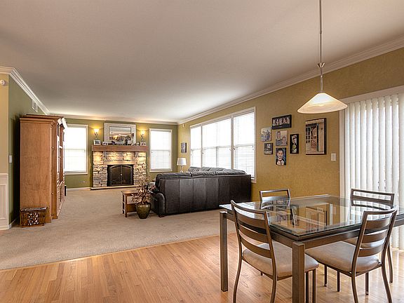 4th image of 300 Erie Cir