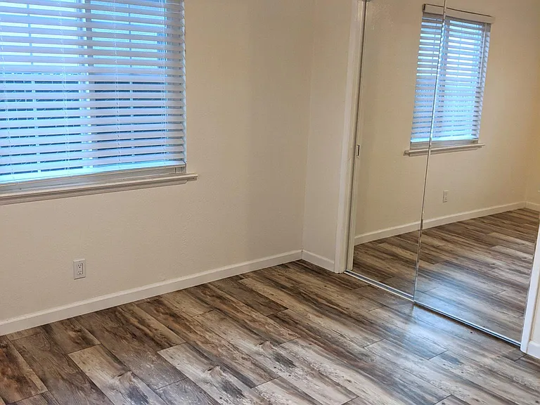 943 E Buckingham Way — Photo 8