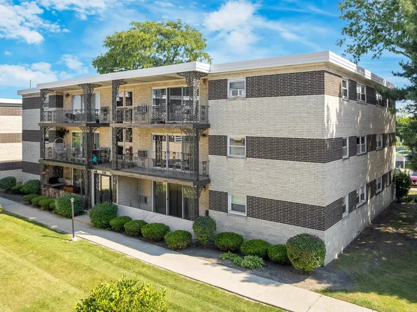 301 E Plainfield Rd APT 4, La Grange, IL 60525