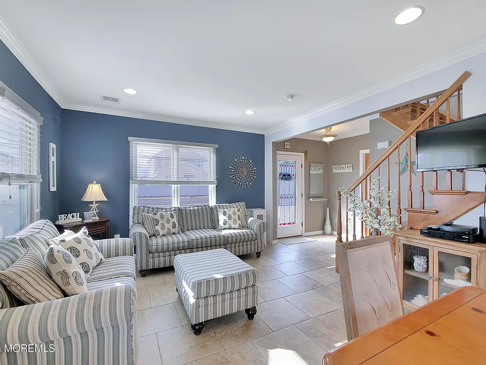 121 3rd Ave