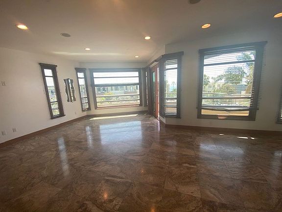 4th image of 5431 La Jolla Blvd #C