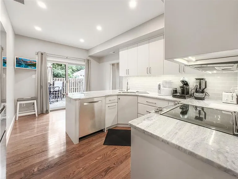 42 Greythorne Woods Cir — Photo 4