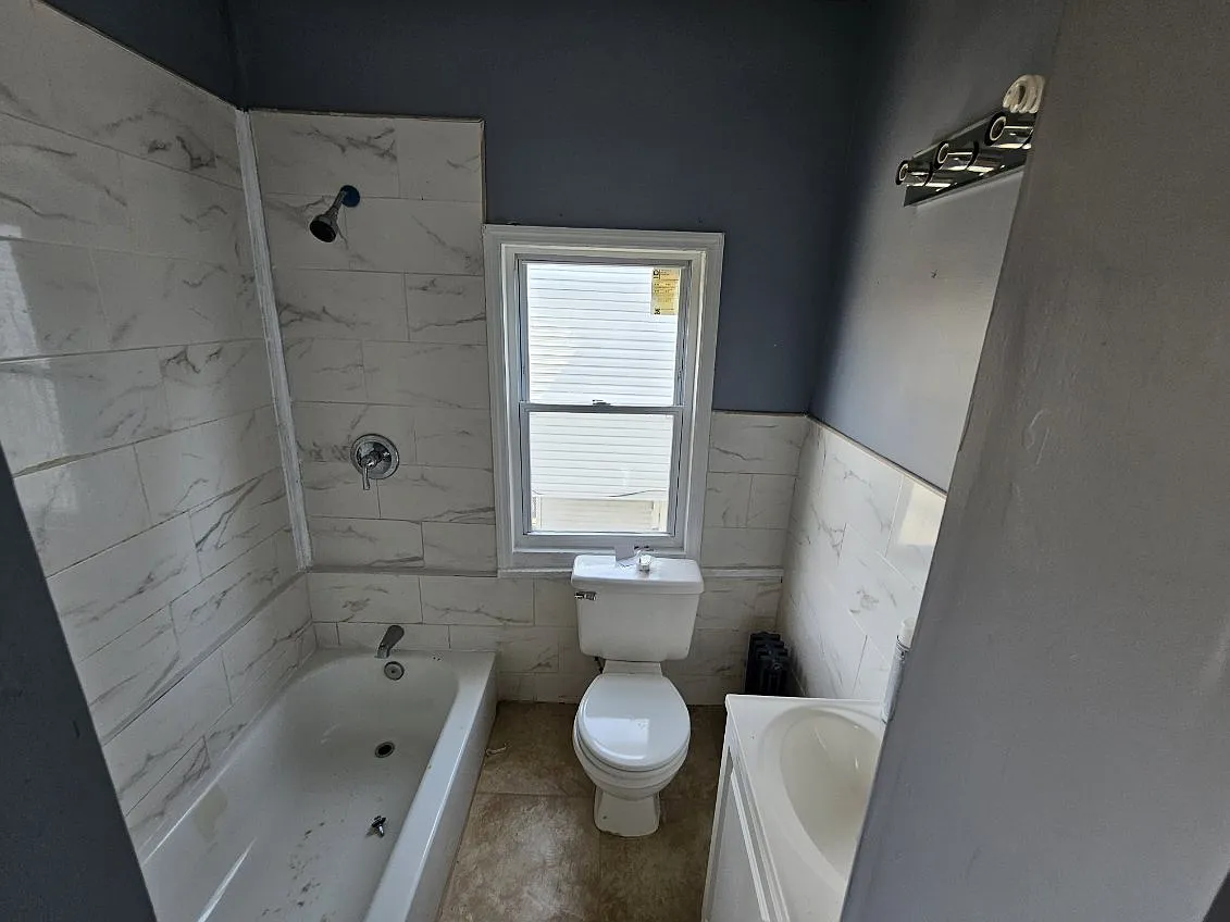 3 bed, $2,300 — Photo 2