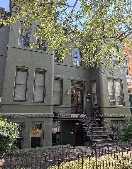 635 G St SE #B — Photo 1
