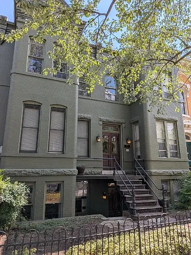 635 G St SE #B Photo 1