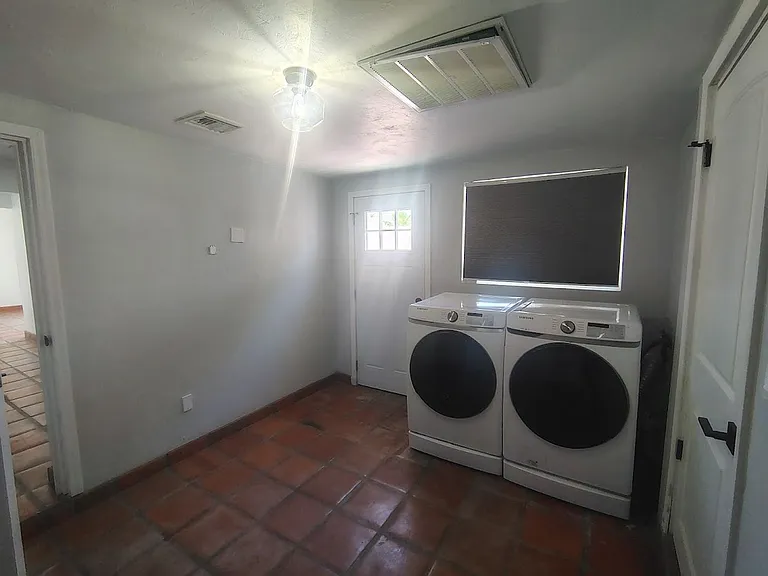 23 E Adams St — Photo 16