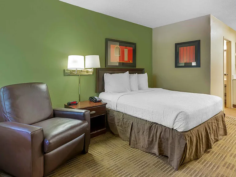 Studio Suite - 1 Queen Bed