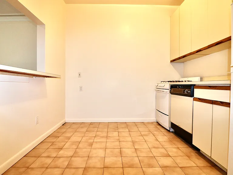 17 W 73rd St #2R — Photo 8