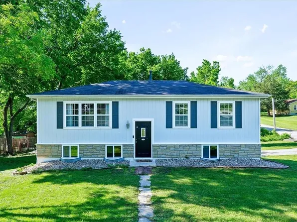 13647 Lawrence Ave, Bonner Springs, KS 66012