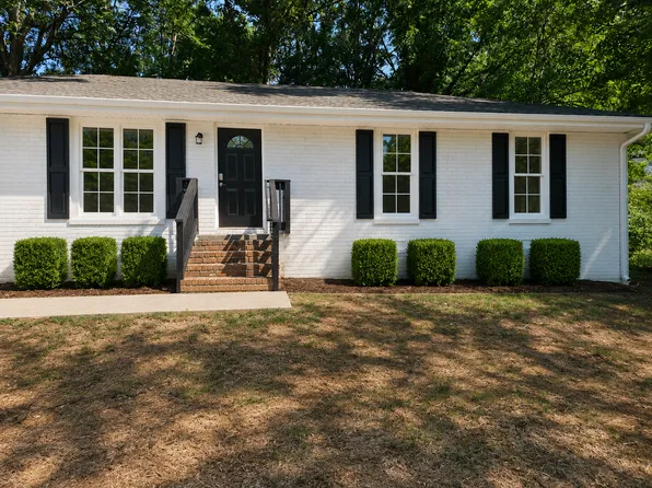 805 E Queen St, Pendleton, SC 29670