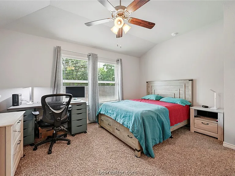 2042 Rock Ridge Ave — Photo 9
