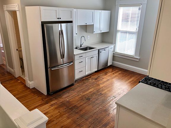 3rd image of 128 Buckeye St Unit B
