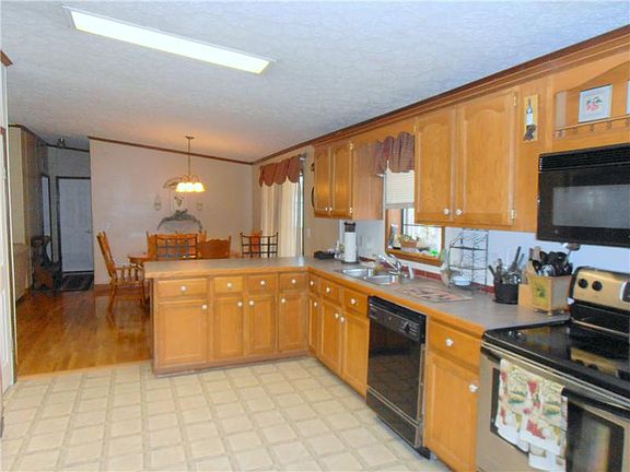 4th image of 130 Cedar Creek Ln