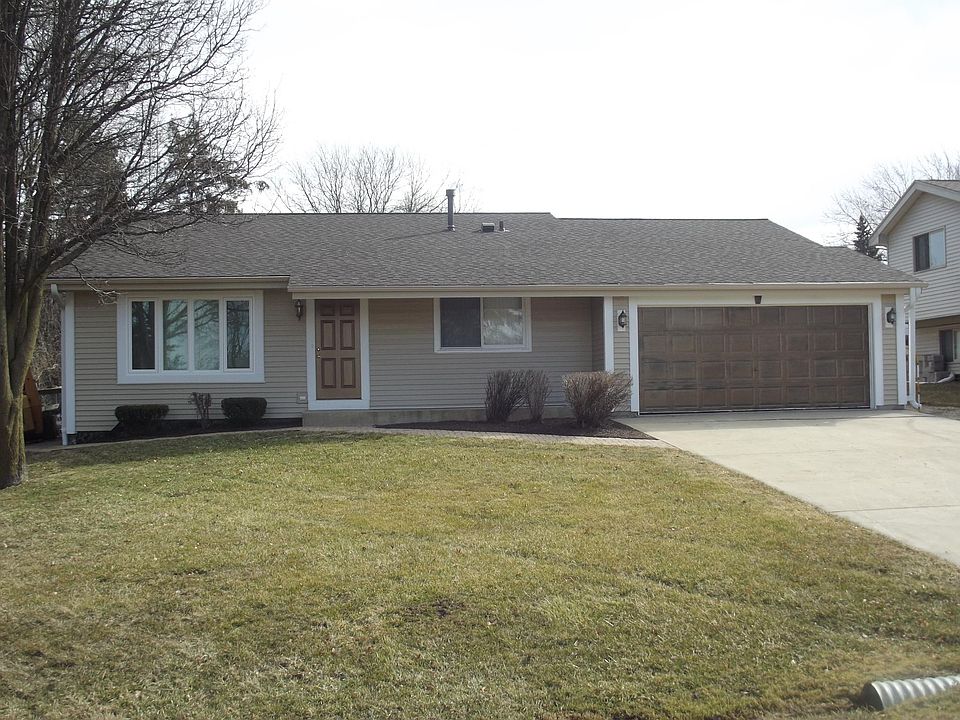1N611 Gloria Ave