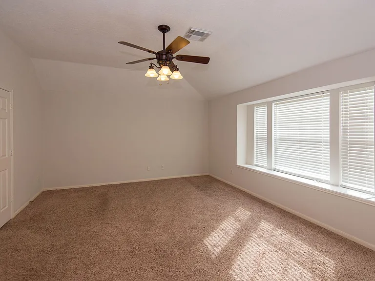 2207 Ames St — Photo 12