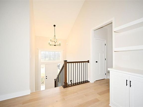 5th image of 105 Johnson Cir