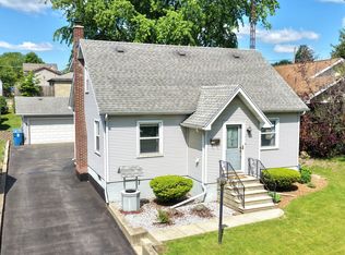 1609 N Hickory St, Crest Hill, IL 60403