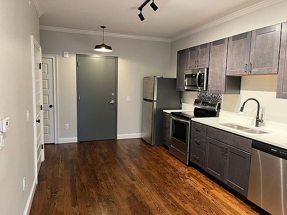 2nd image of 605 Campbell Ave SE #405