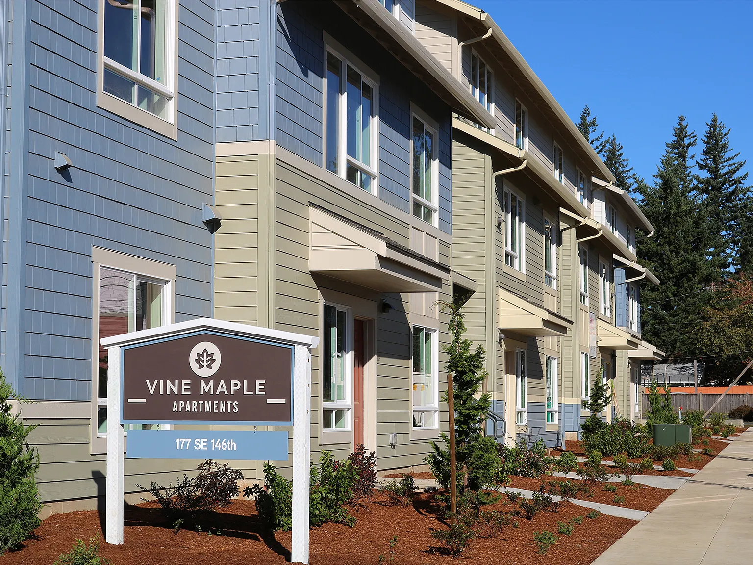 Vine Maple Apartments — Photo 1