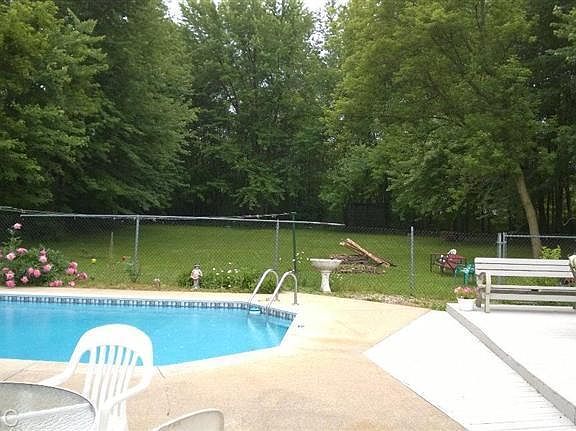 5th image of 8390 Airport Dr