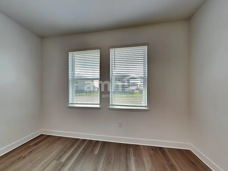 3307 Barber Ave — Photo 5