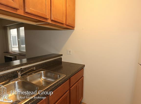 3rd image of 661 W Grace St #218