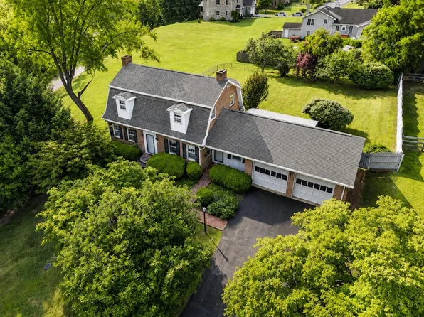4 8th St, Radford, VA 24141