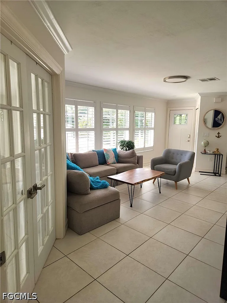 3 bed, 2.0 bath, 1500 sqft, $4,490 — Photo 4