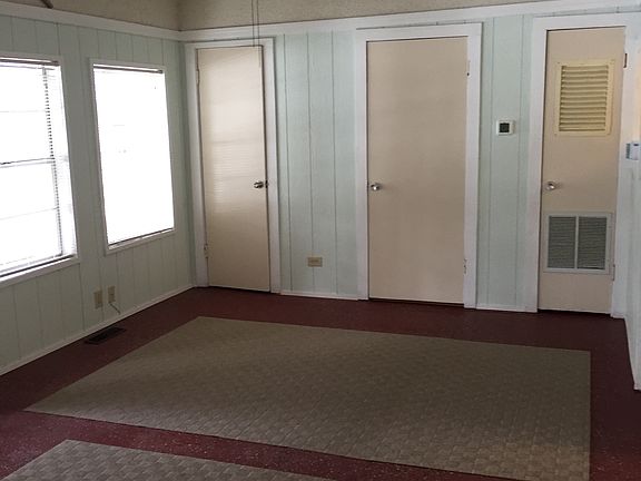 4th image of 25225 Lakeview Dr