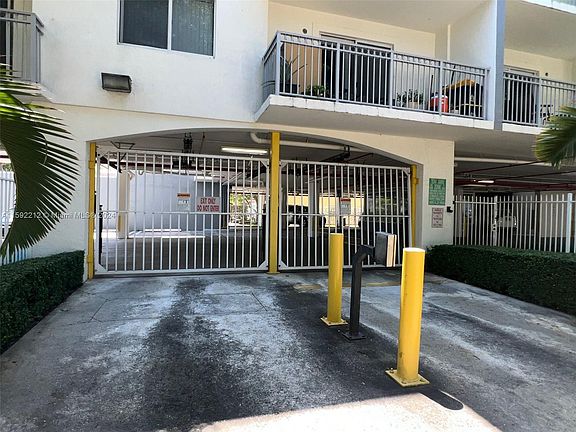 4th image of 502 SW 18th Ave APT 205