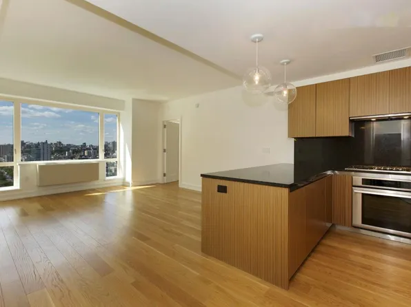 1280 Fifth Avenue image 2 of 17