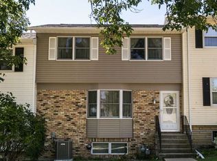 5160 Saratoga Rd, Dubuque, IA 52002