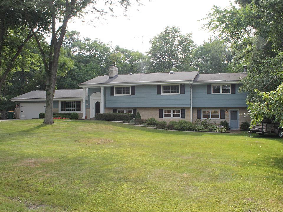 1st image of 1902 Crestwood Dr