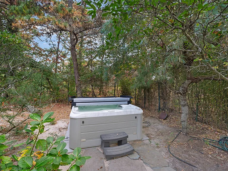 45 Hampton Ln — Photo 11