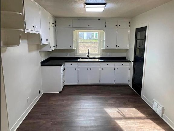 2nd image of 3104 Faraon St