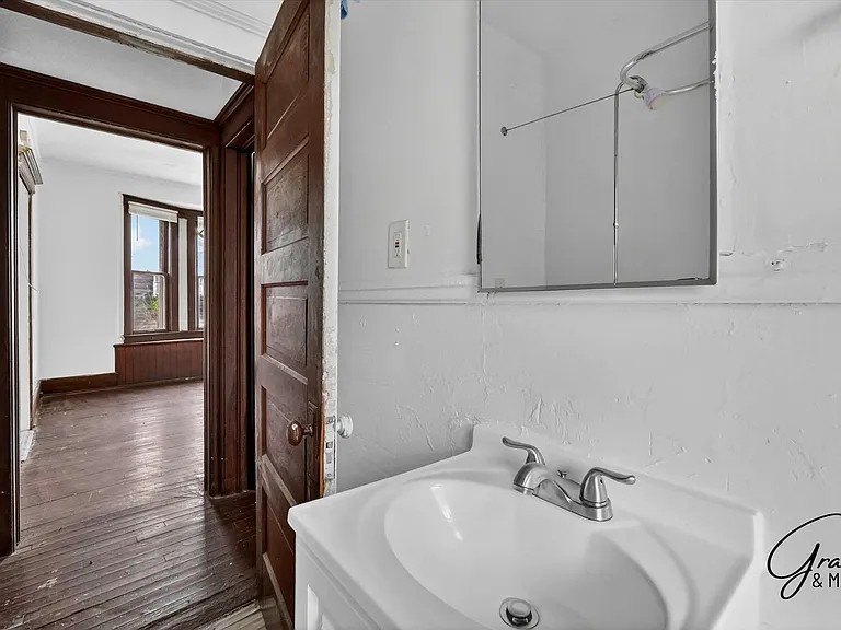 127 W Buena Vis — Photo 17
