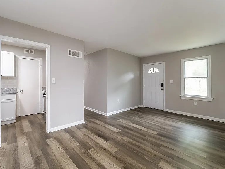 1549431_019_living_room_13218281.jpg