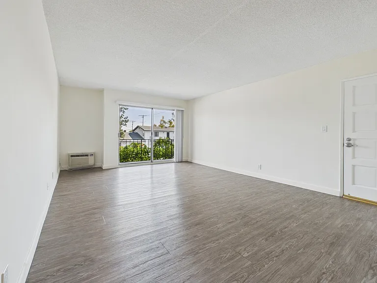 3749 McLaughlin Ave. — Photo 34