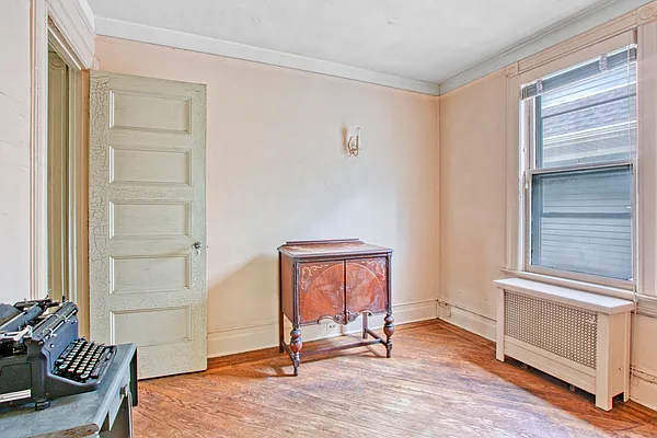 Sold by Douglas Elliman | media 19