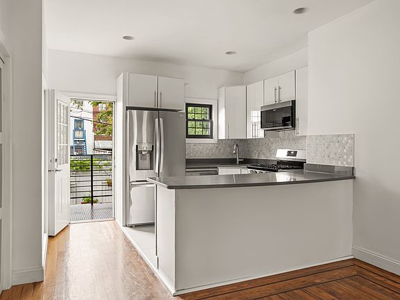 5th image of 2044 Pacific St APT 1