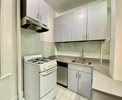 Rented by Bond New York | media 7